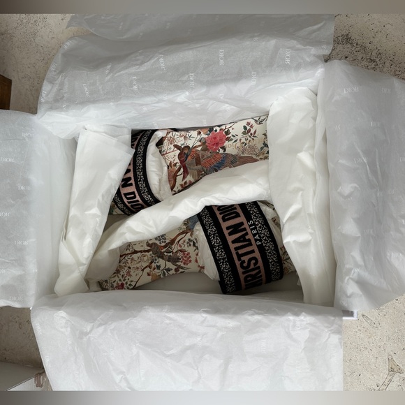 Christian Dior Authentic Dway Slide Embroidered - Picture 8 of 10